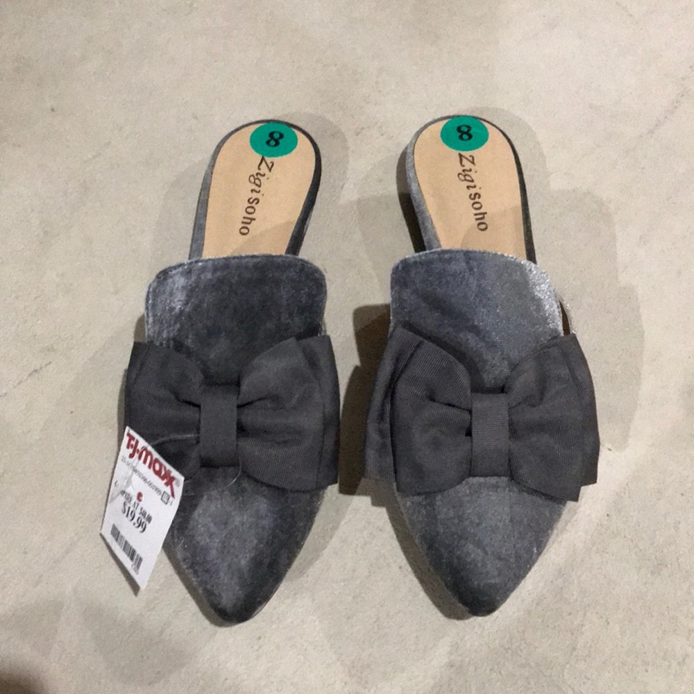 NWT! Grey velvet mules